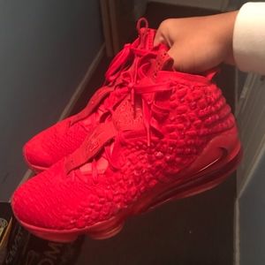 LeBron 17 Red Carpet Size 13